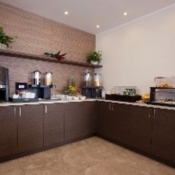 Буфет Raya Hotel Motel