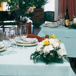Breakfast room within restaurant La Luna Fotos