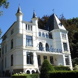 Chateau les Tourelles Bed & Breakfast Spa