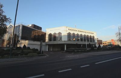 heathrow airport radisson blu edwardian london england hotel reception