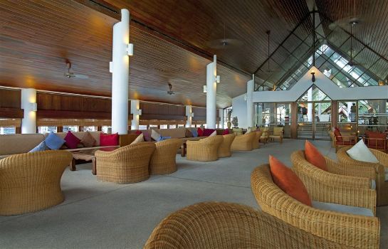 Hotel bar Le Meridien Phuket Beach Resort.