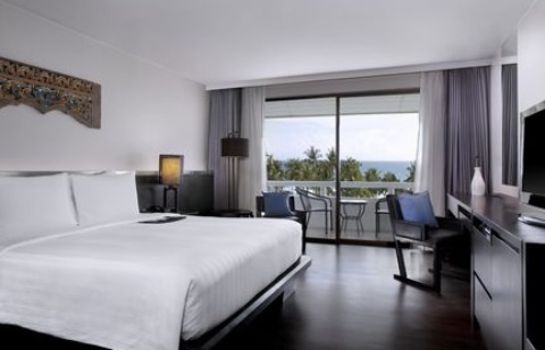 Camera Le Meridien Phuket Beach Resort.
