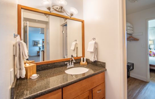 Camera Royal Kahana Maui by Outrigger