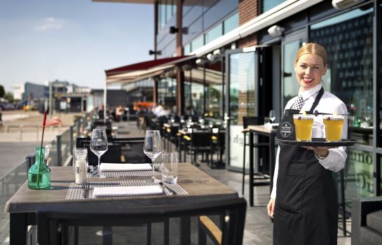 Terrasse Worldhotel Wings Rotterdam The Hague Airport