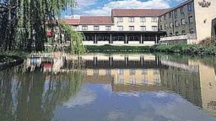 Hotel TRAVELODGE BATH WATERSIDE - 2 star hotel in Bath, Bath and North ...