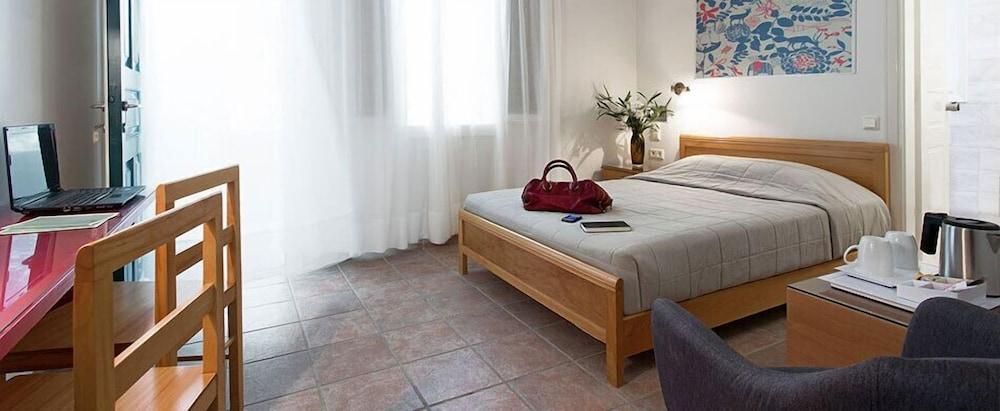 Rosebay Hotel (Thira)