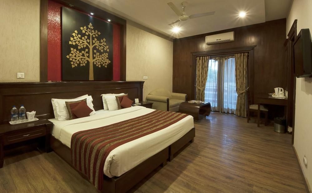 Hotel Siris 18 (Gurgaon)