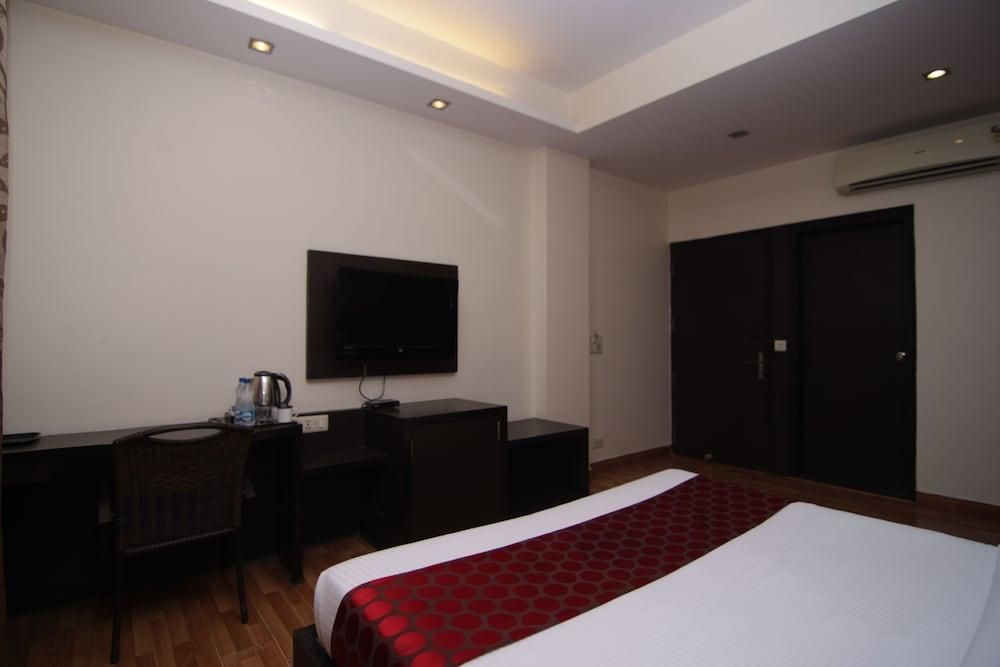 Hotel Mint Milestone Suites (Gurgaon)