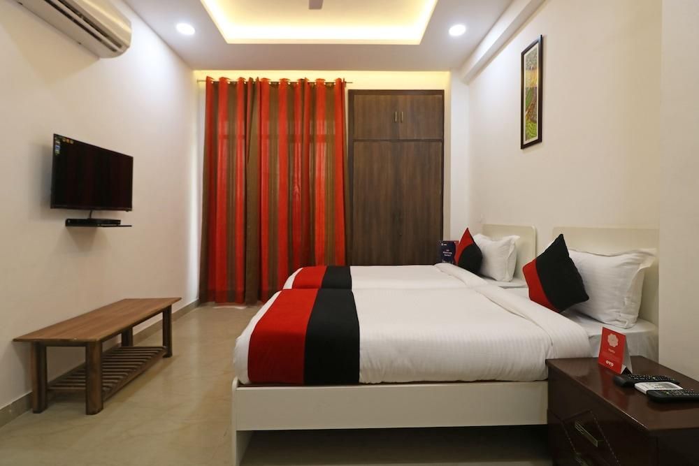 Hotels Petals Inn (Noida)