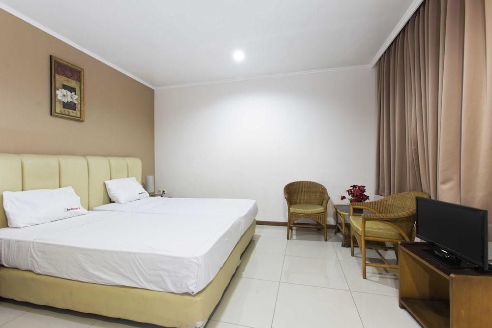 Hotel RedDoorz near Gondangdia Station (Jakarta )
