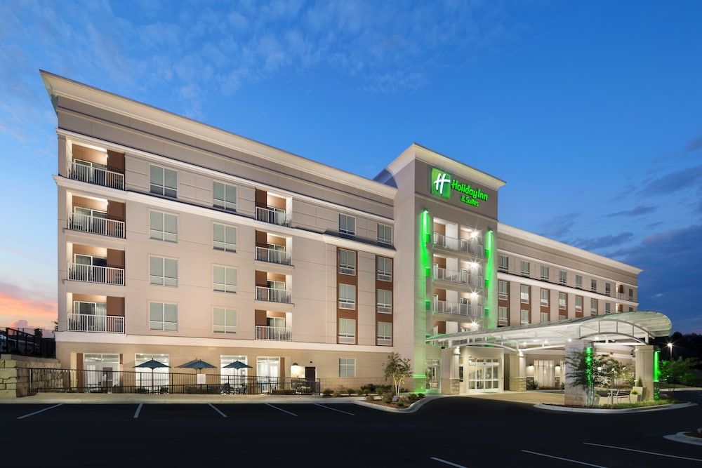 Holiday Inn & Suites ARDEN - ASHEVILLE AIRPORT (Asheville)