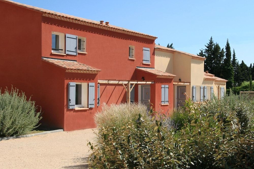 Hotel Résidence Lagrange Vacances L'Oustau de Sorgue in L'Isle-sur-la