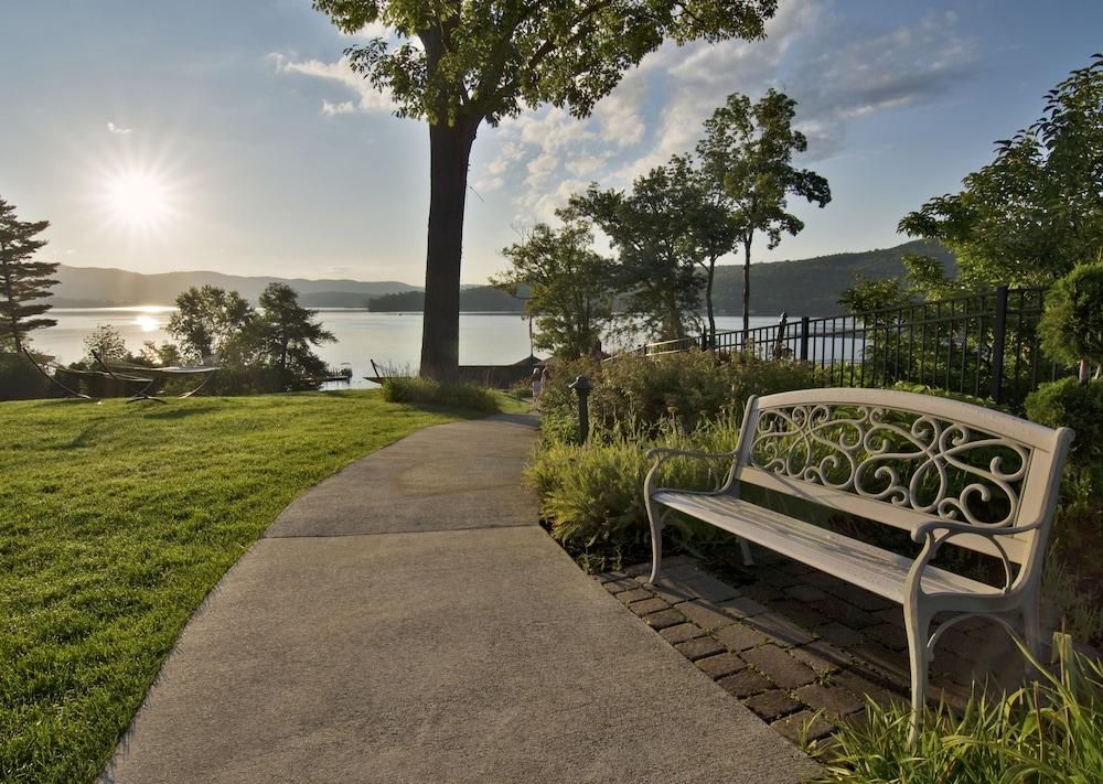 Hotel Lodges At Cresthaven (Lake George)