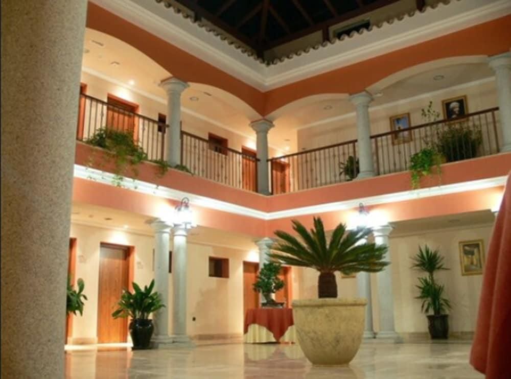 Hotel Los Dólmenes (Antequera)