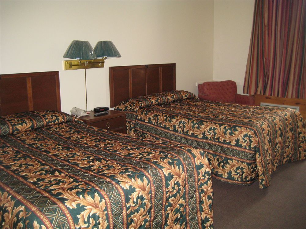 Mid-Town Hotel (Parry Sound)