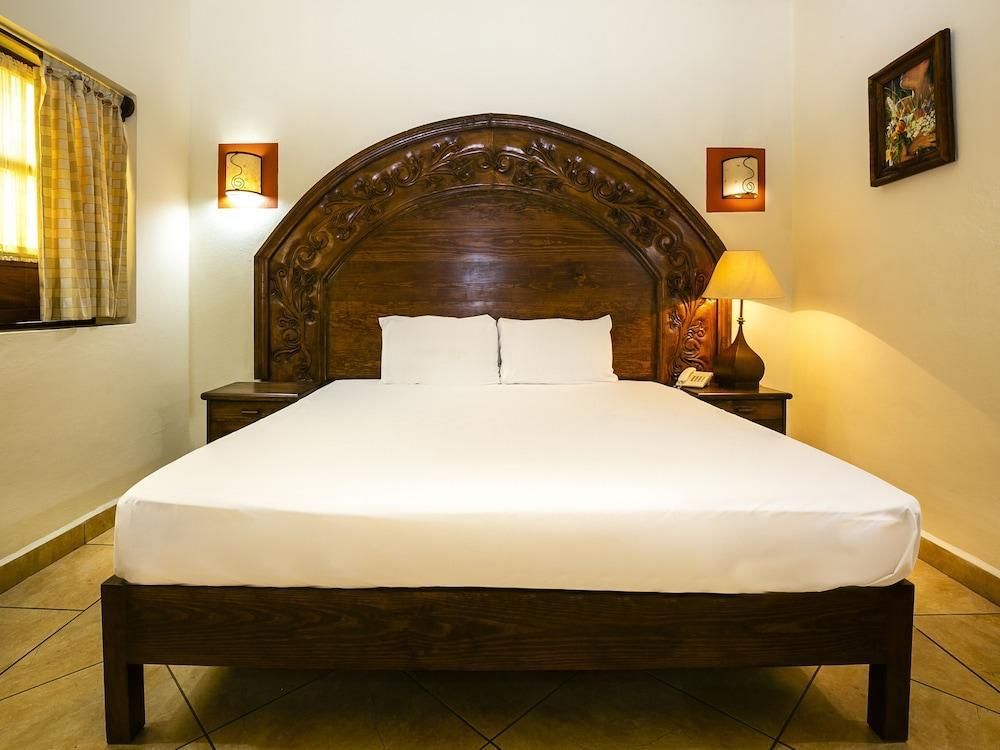 Casa Del Virrey Hotel and Suites (Morelia)