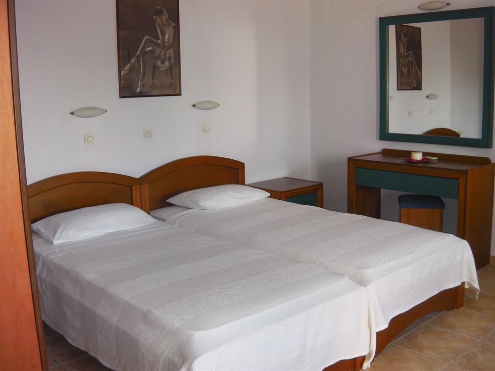 Hotel Iris Apartments and Rooms (Kantanos-Selinou)
