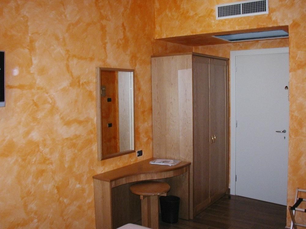 Hotel Azzano Holidays Bed & Breakfast (Mezzegra)