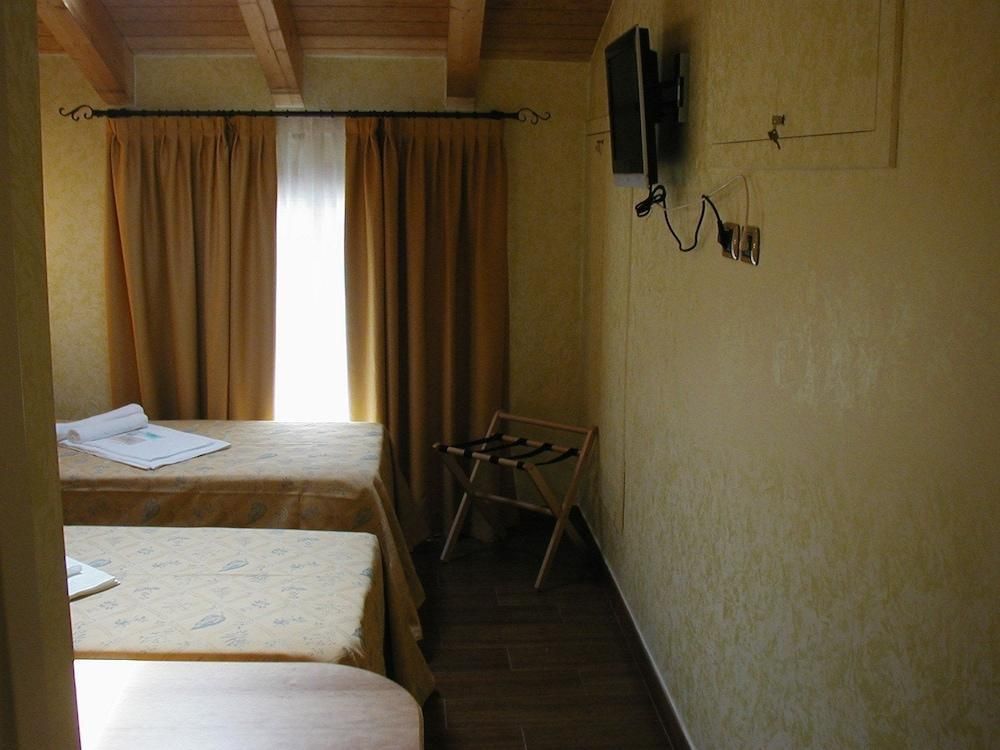 Hotel Azzano Holidays Bed & Breakfast (Mezzegra)