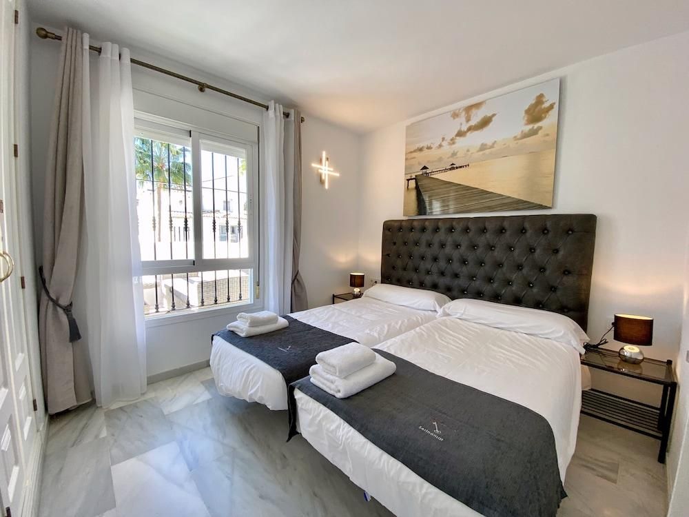 Hotel Apartamentos y Casas Serinamar Marbella