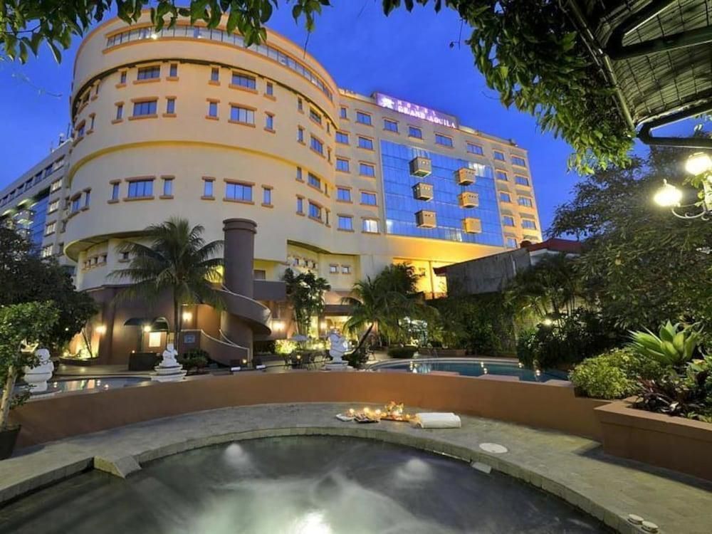 Gracias A Este Piloto, Vemos La Rotonda Más Grande Desde El Aire - Foto 3