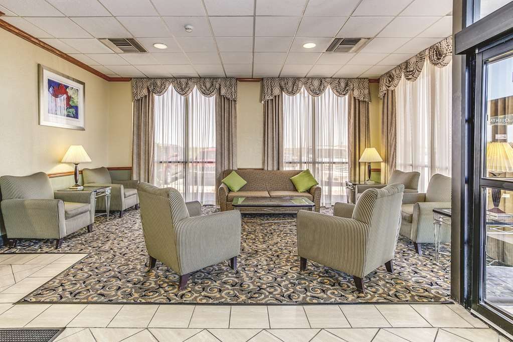 Clarion Hotel & Suites Wichita
