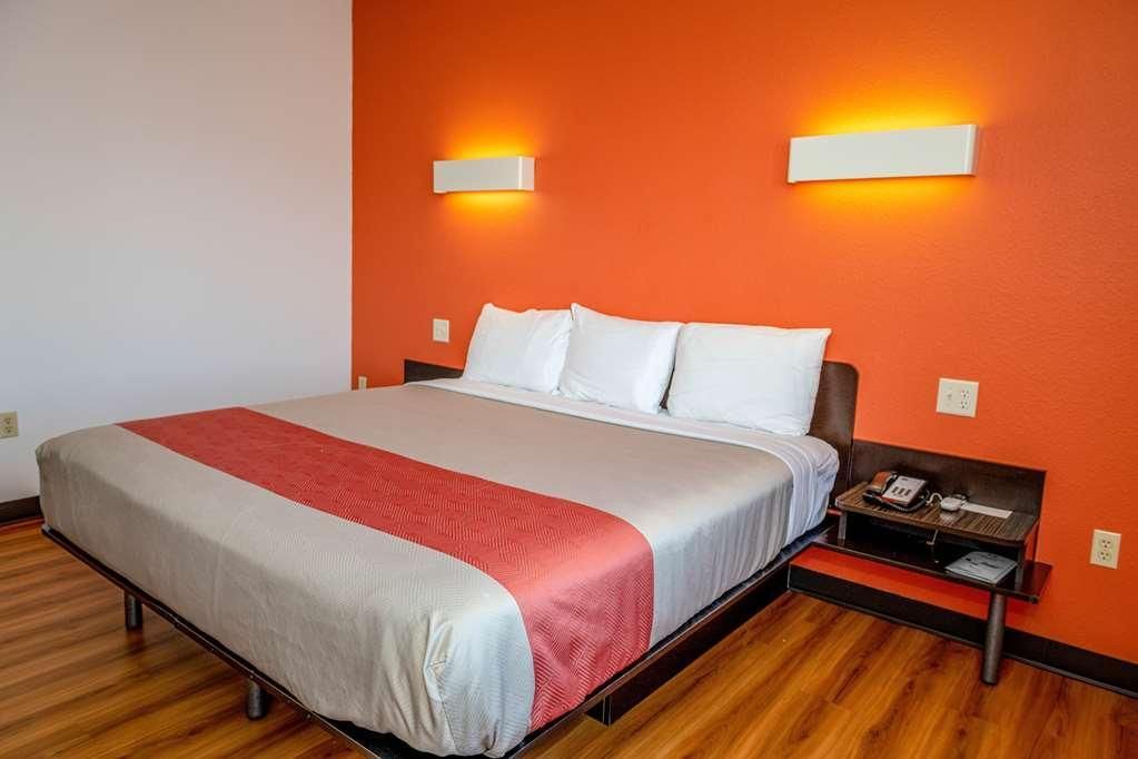 NE Motel 6 Lincoln