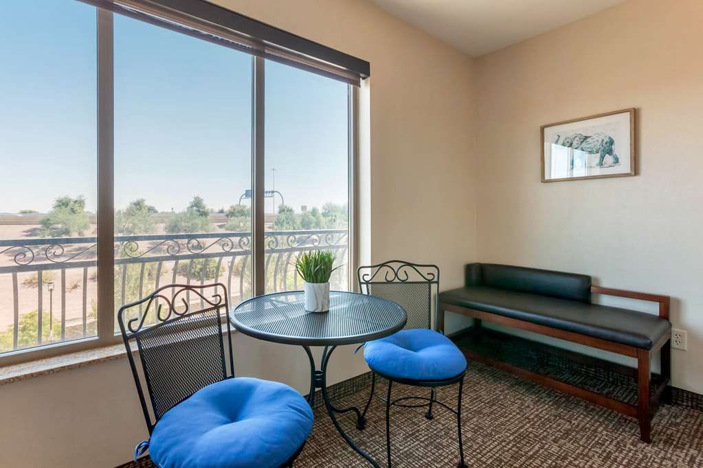 Hotel Comfort Suites Glendale - State Farm Stadium Area