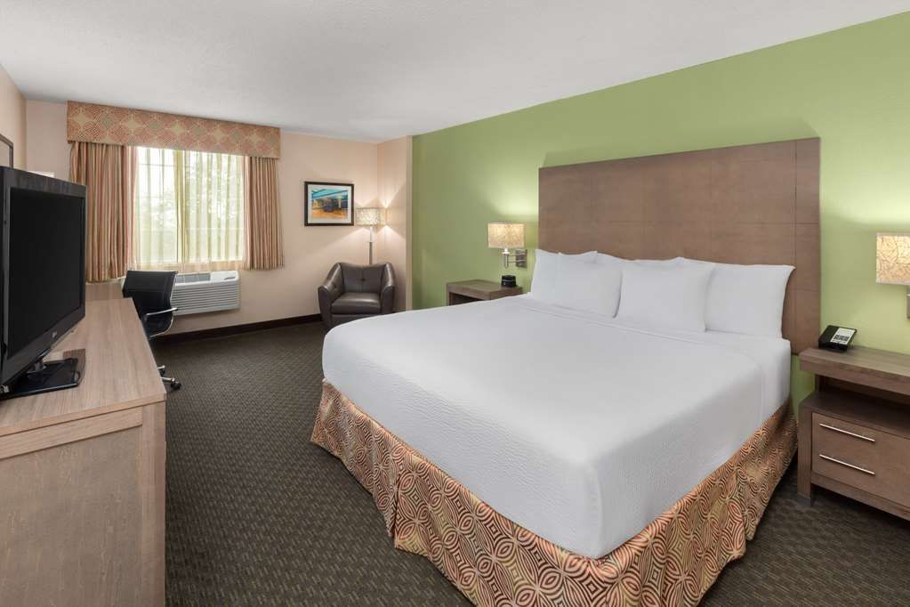 La Quinta Inn & Suites by Wyndham San Antonio Medical Ctr NW