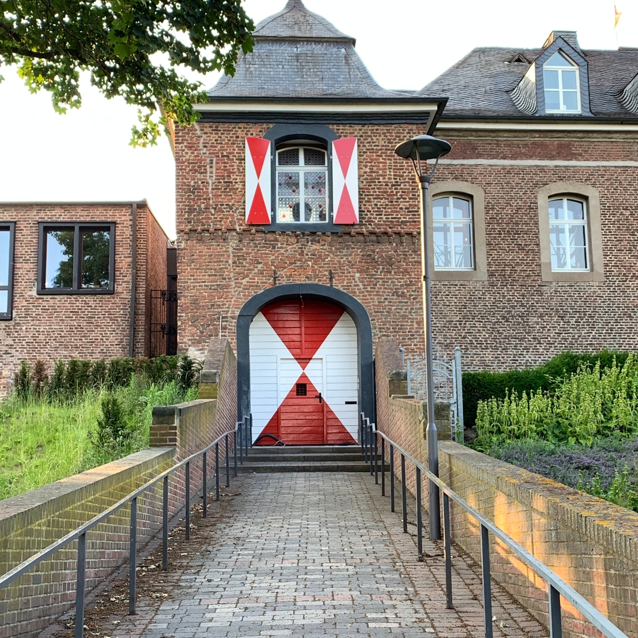Hotel Burg Wassenberg By Savio Nordrhein Westfalen Bei Hrs Gunstig Buchen