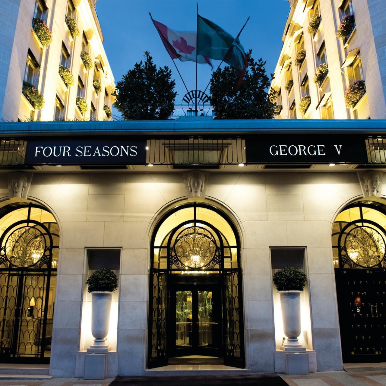 Four Seasons Hotel Paris - 5 HRS star hotel in Paris (Île-de-France)