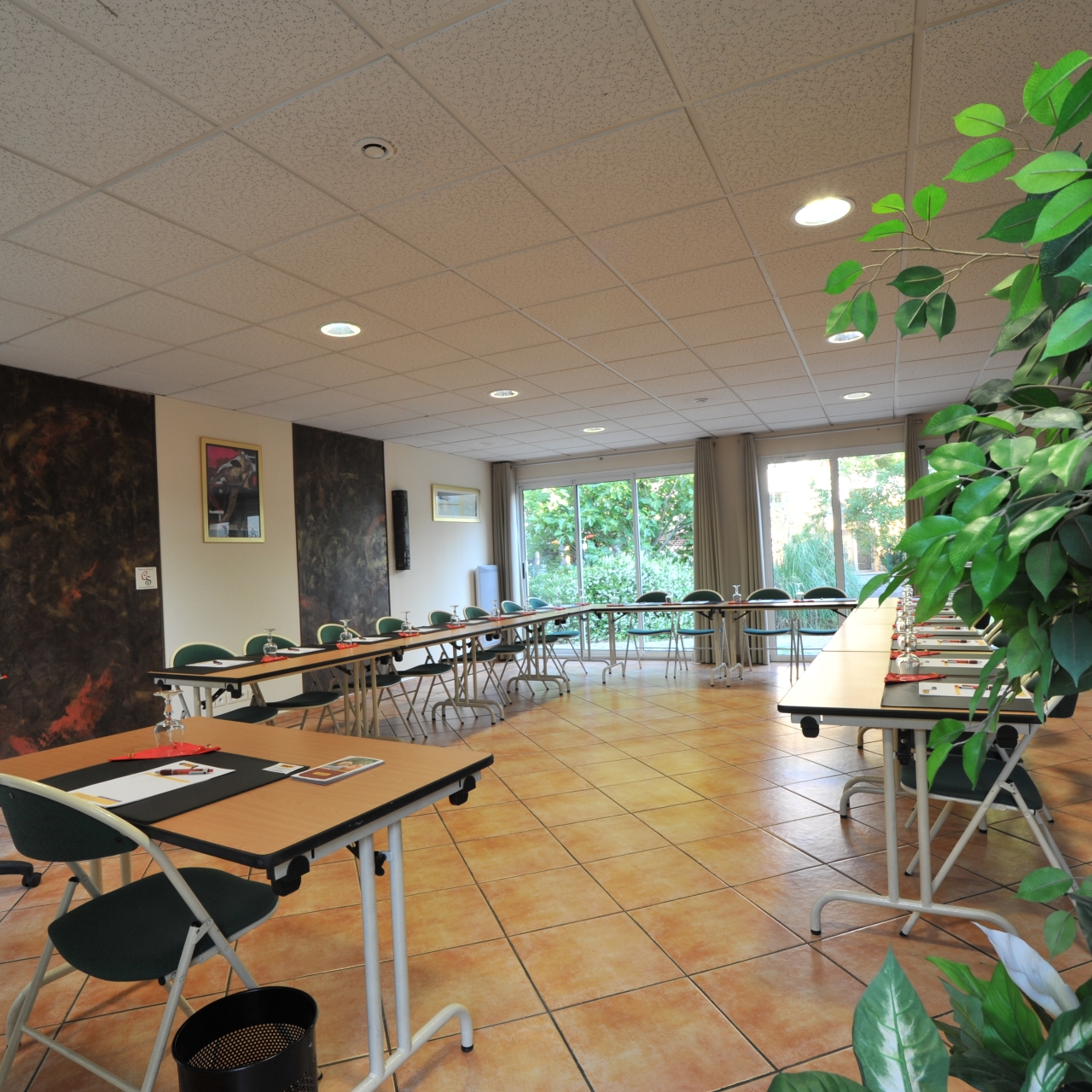 Wallpaper Nimes Hotel Costieres The Originals City Ex Inter Hotel 3 Hrs Free