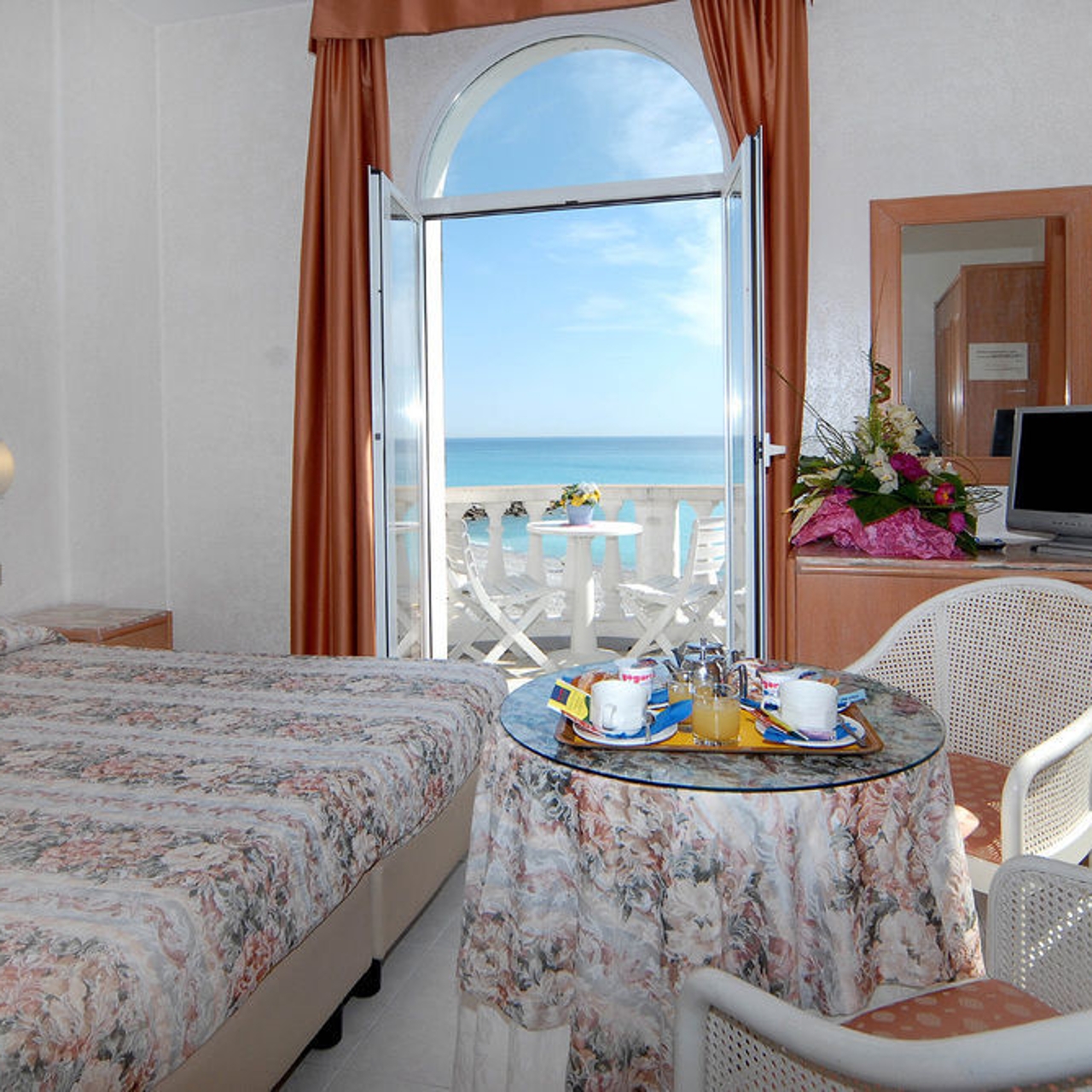 hotel piccolo lido italy at hrs with free services