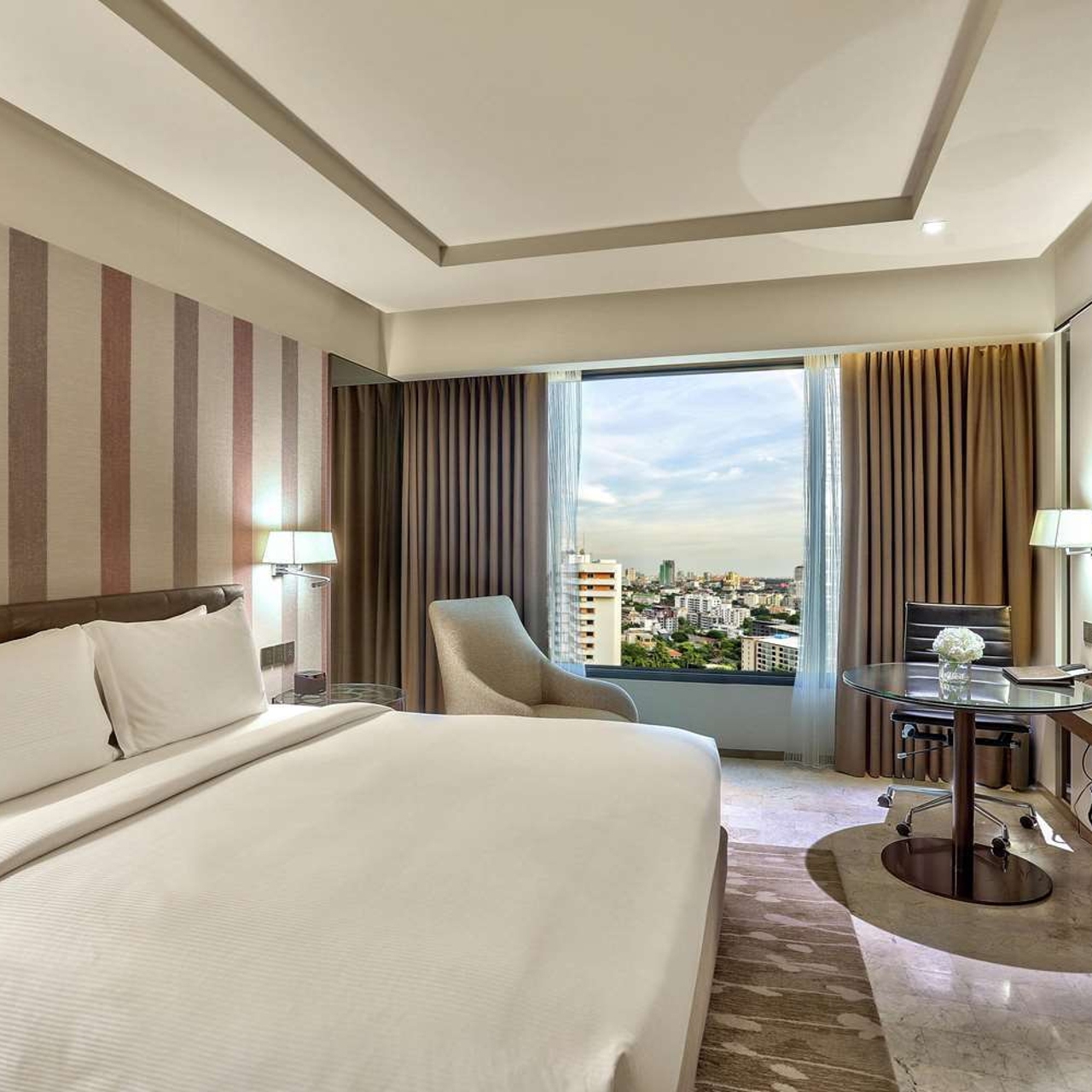 Hotel Doubletree By Hilton Sukhumvit Bangkok 4 Hrs Star Hotel In Bangkok Bangkok Metropolitan Region
