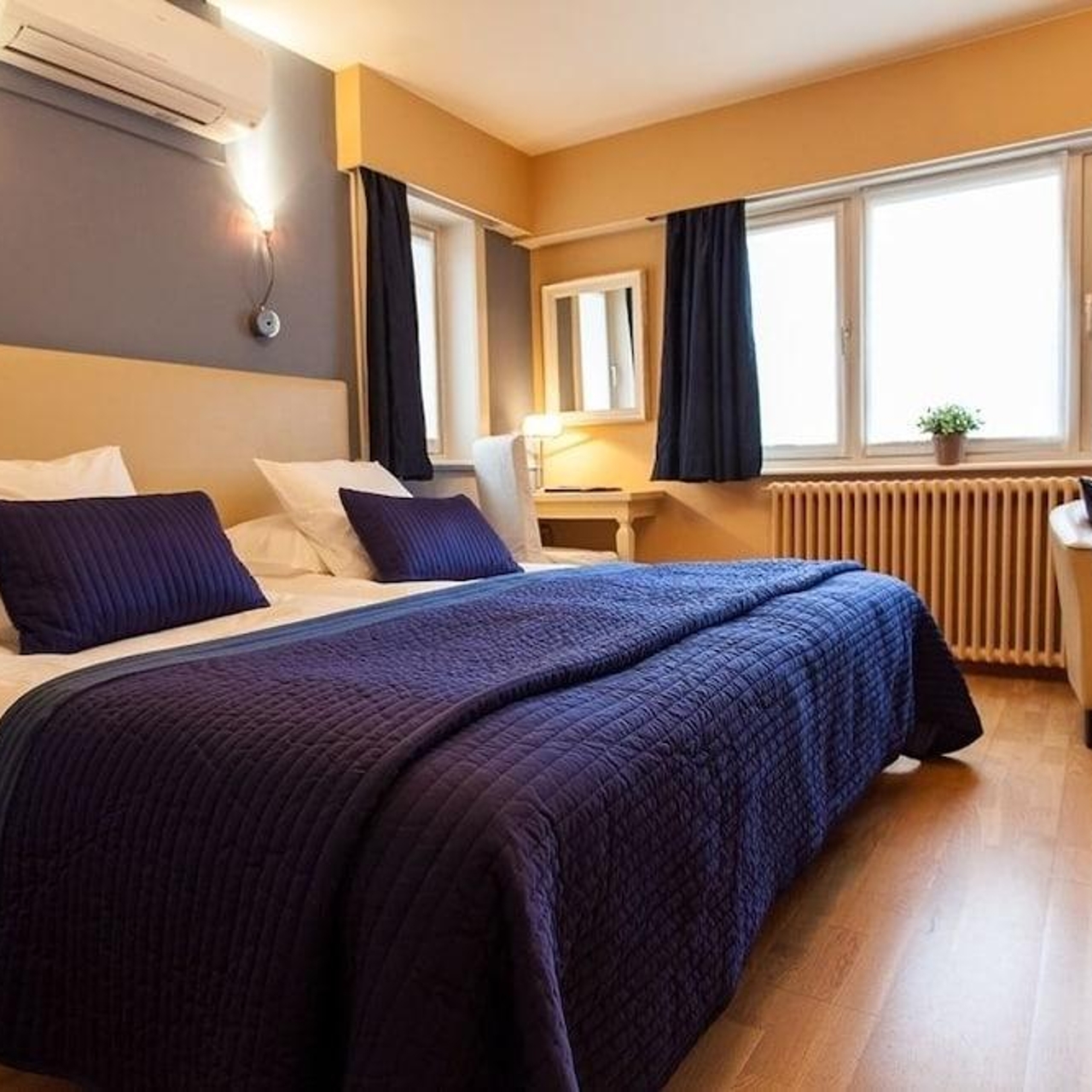 Hotel lugano knokke telephone