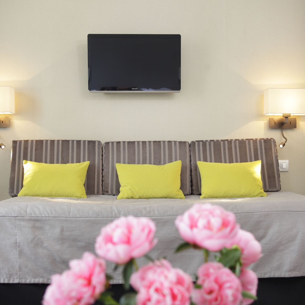 Hotel Londres Et New York 3 Hrs Star Hotel In Paris Ile De France