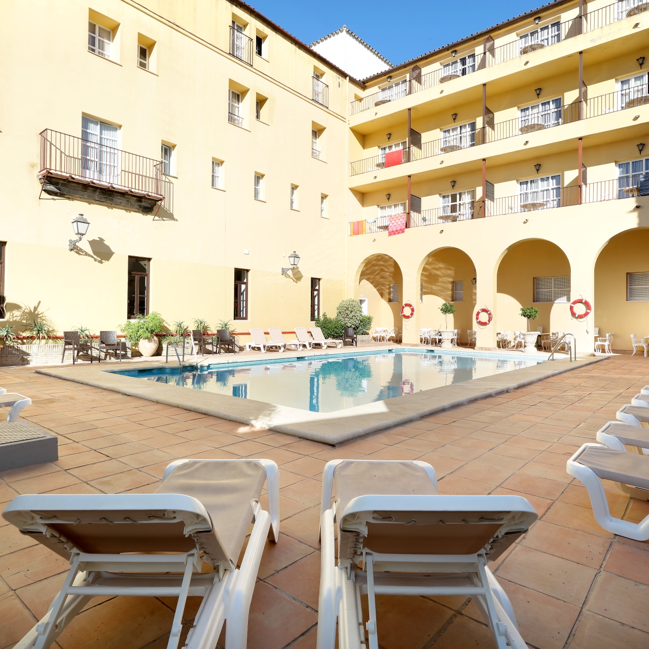 Hotel Crisol Monasterio de San Miguel en El Puerto de Santa María en HRS  con servicios gratuitos