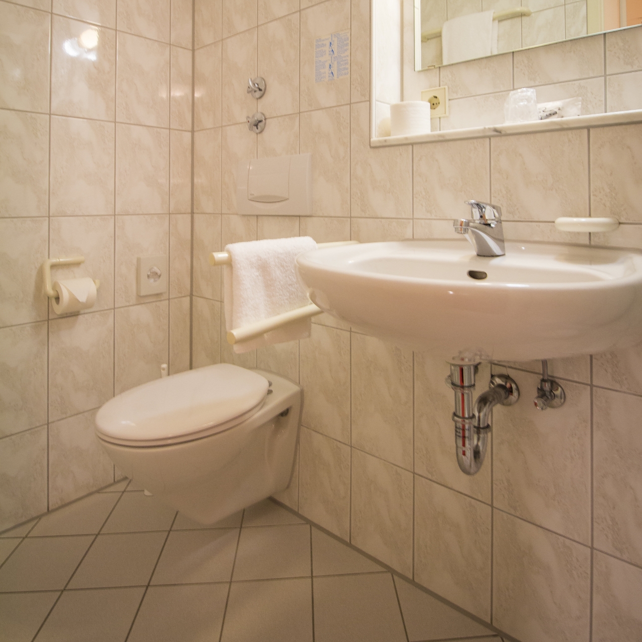 Hotel Schwarzer Adler Baden Wurttemberg Bei Hrs Gunstig Buchen