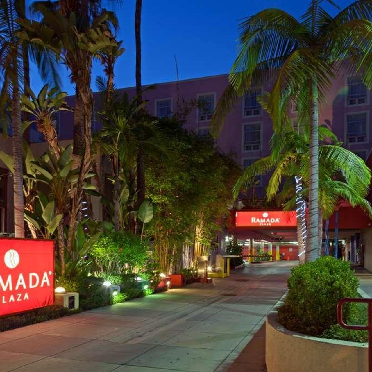 Hotel Ramada Plaza West Hollywood en Los Angeles en HRS con servicios  gratuitos