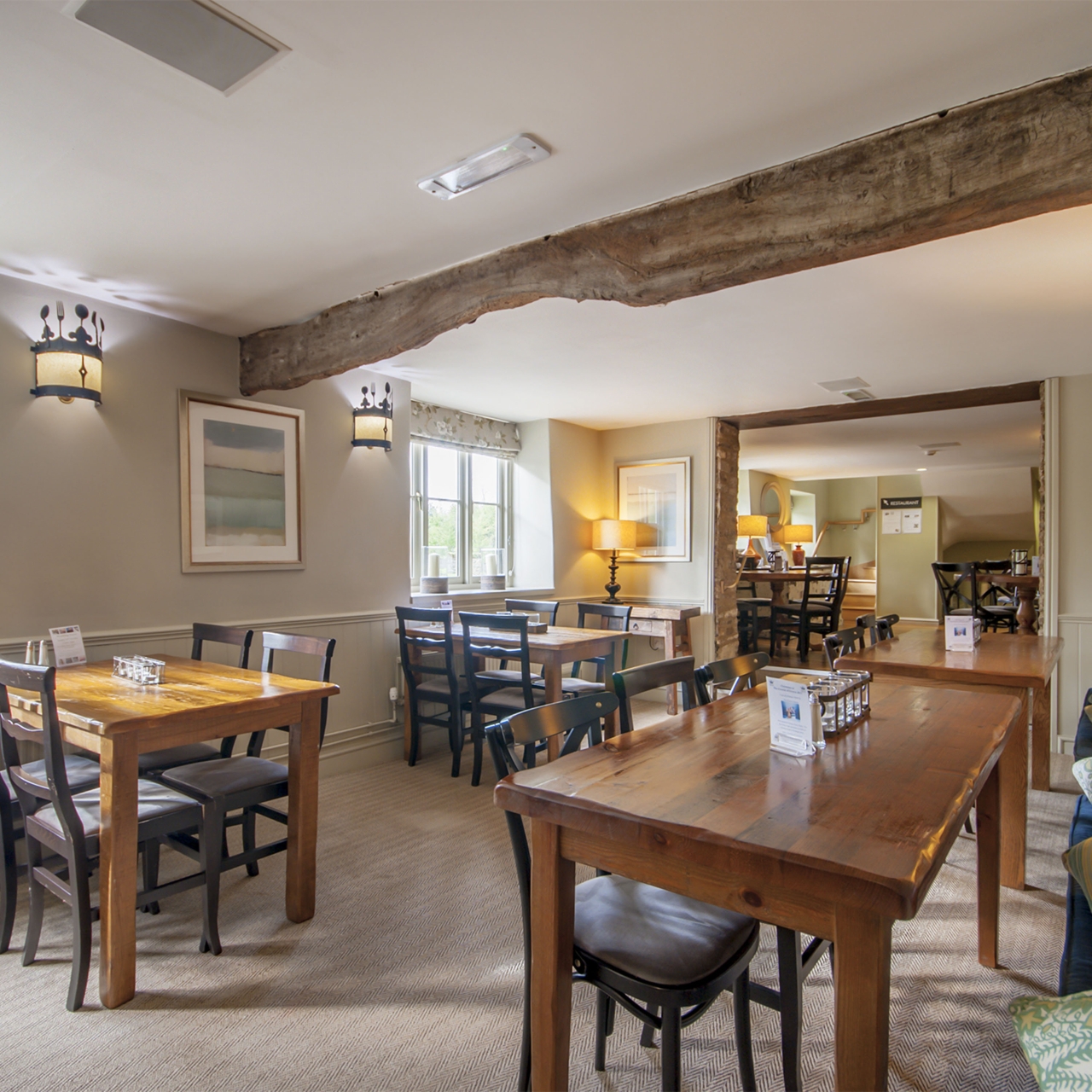 the crown of crucis country inn hotel ampney crucis cotswold at hrs with free services