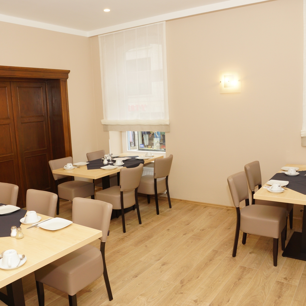 Hotel Deutsches Haus North Rhine Westphalia At Hrs With Free Services