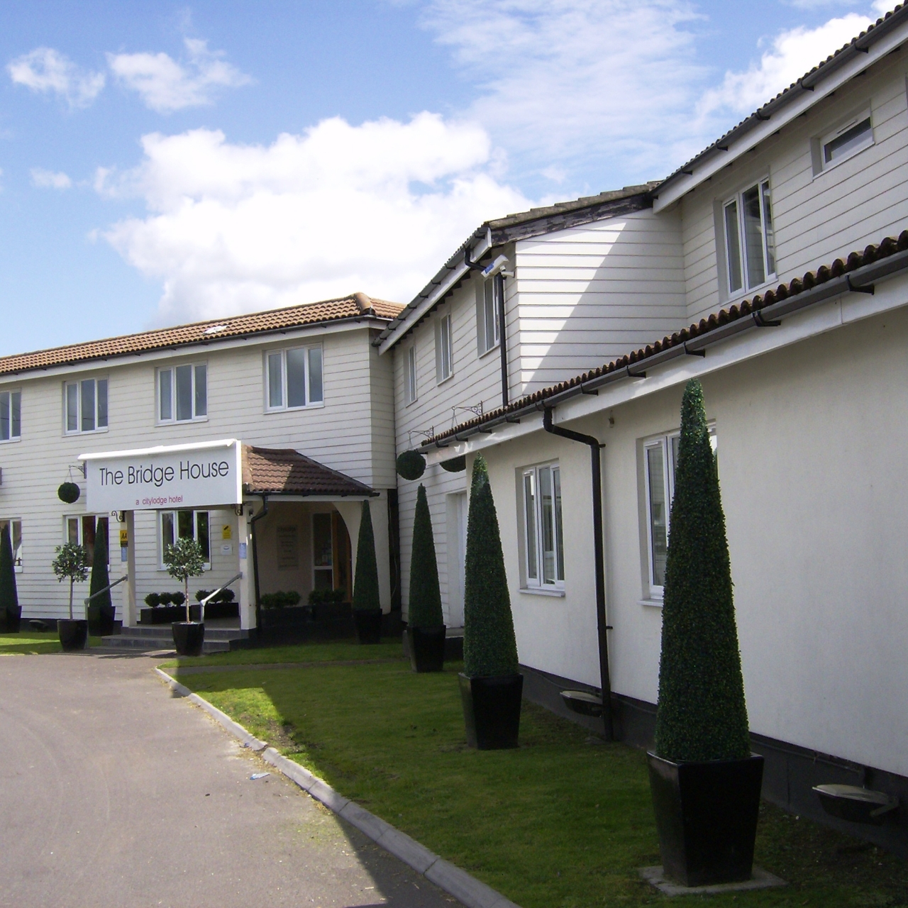 The Bridge House Hotel Ferndown East Dorset Book Favourably With Hrs