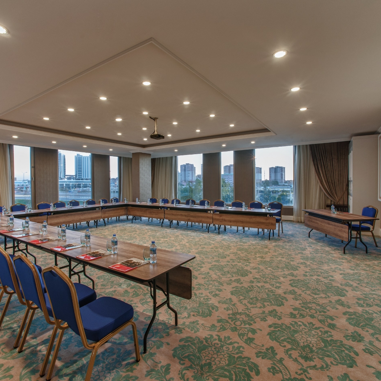 Hotel Kaya Istanbul Fair Convention Ex Ramada 5 Hrs Star Hotel In Istanbul Istanbul