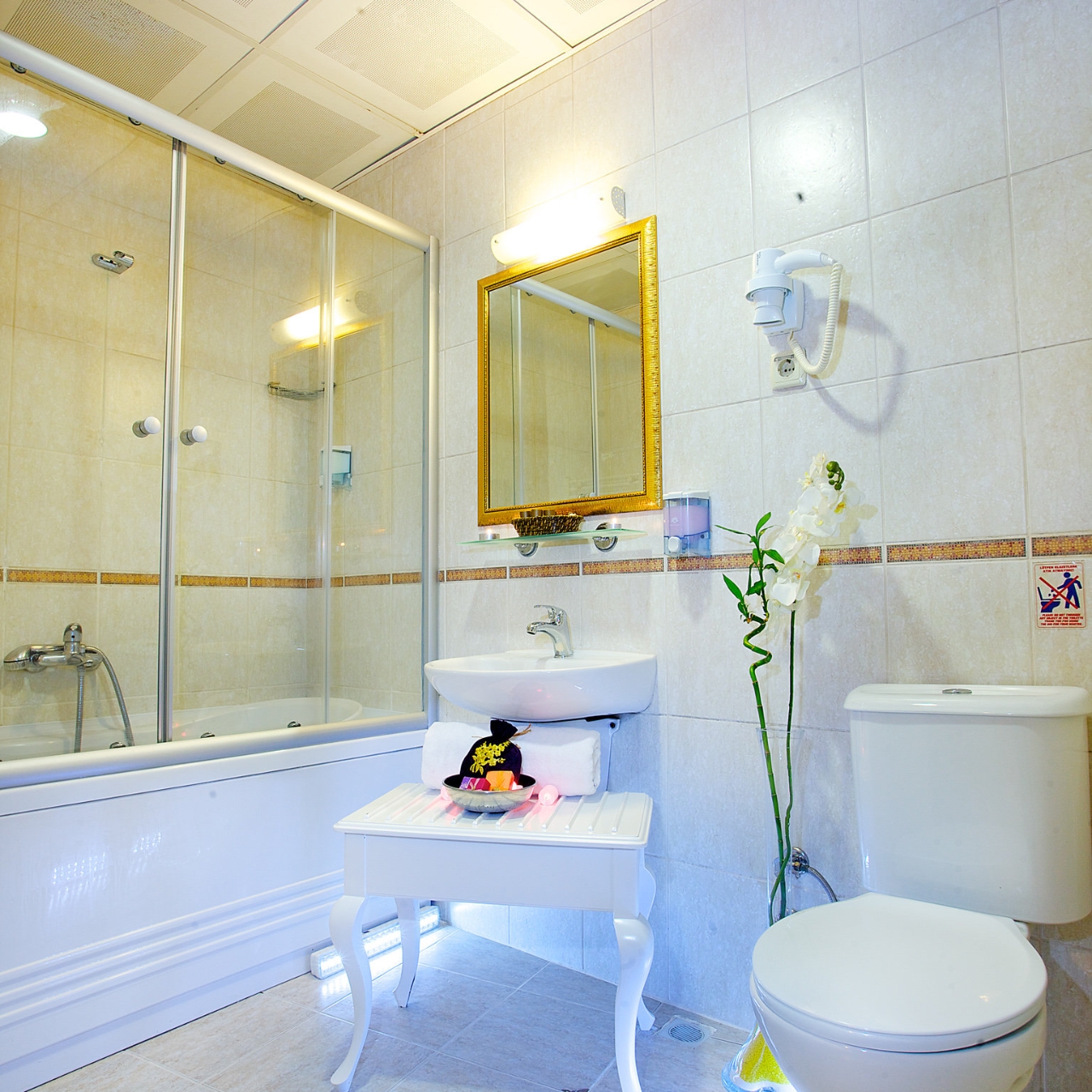 Hotel Ipek Palace 4 Hrs Star Hotel In Istanbul Istanbul
