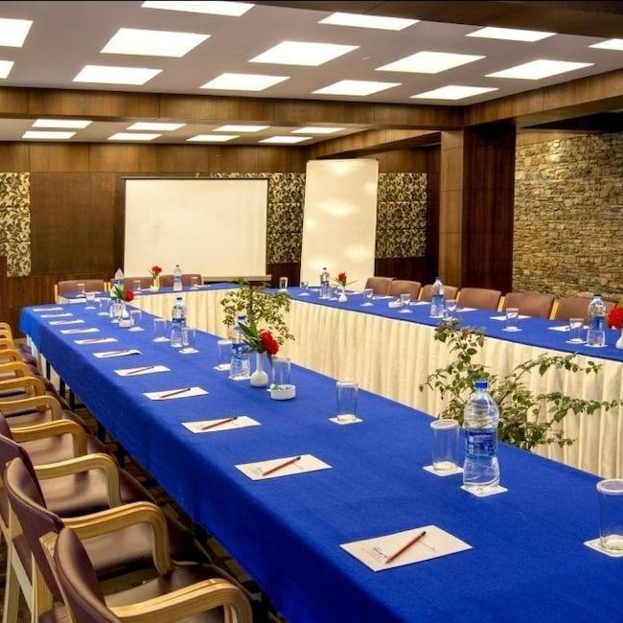 Fuhzubbku3arim Hotel vikram is an elegant budget hotel with 65 well appointed a/c. 2