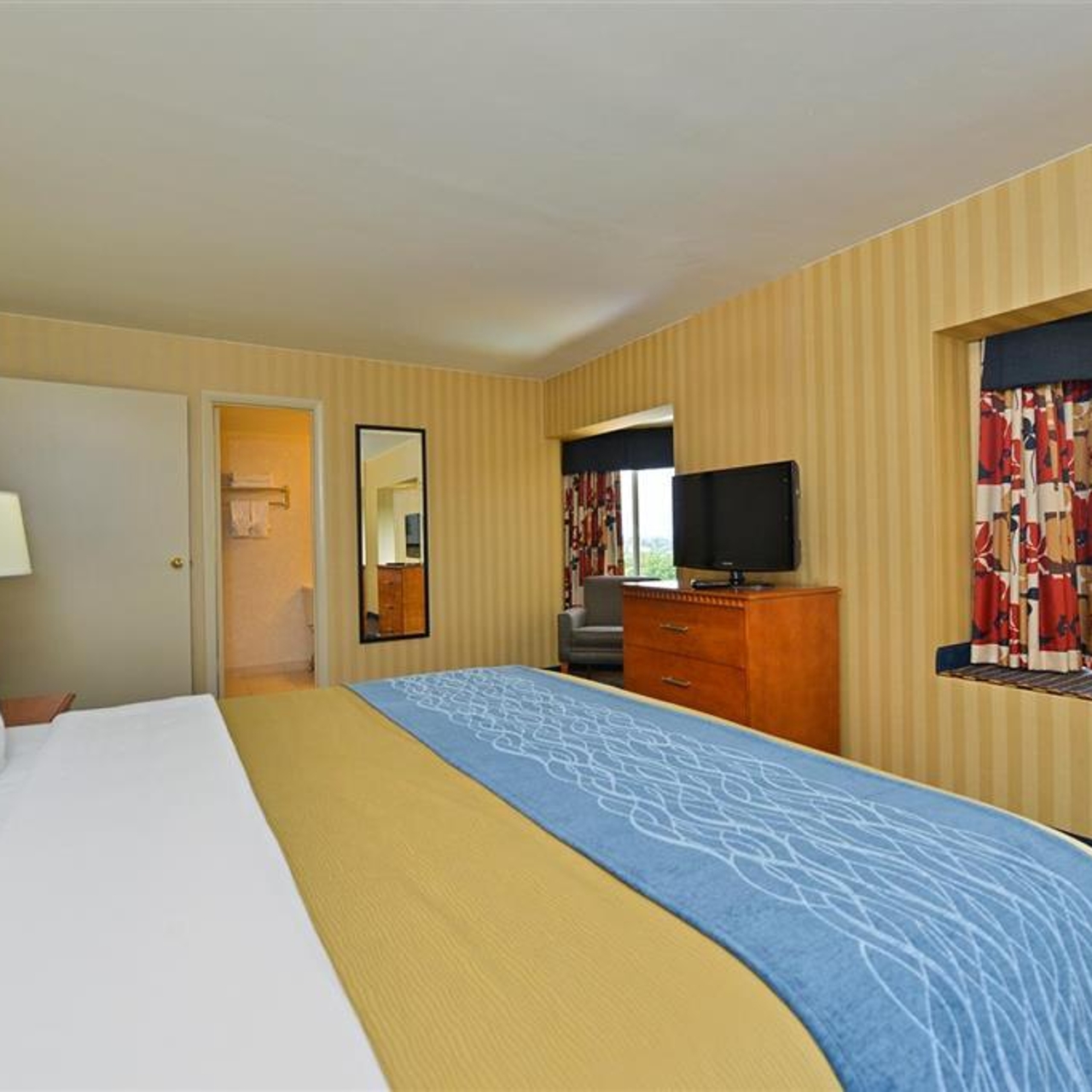 Comfort Inn Suites Alexandria 3 Hrs Star Hotel In Alexandria Virginia