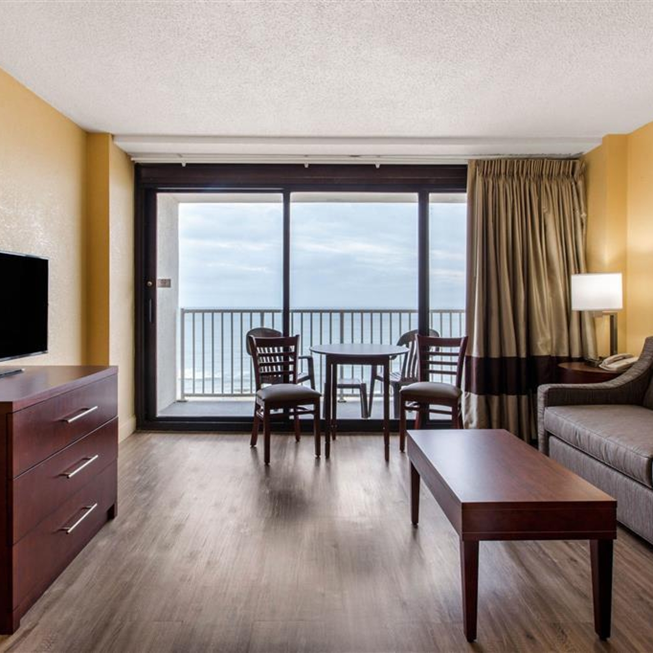 Comfort Inn Suites Virginia Beach Oceanfront 3 Hrs Star Hotel In Virginia Beach Virginia