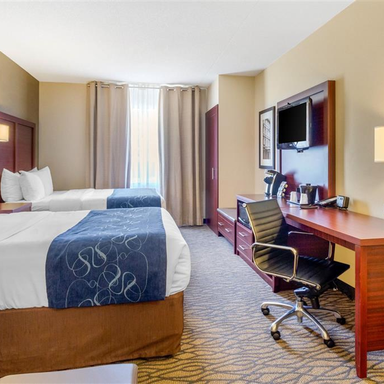 Hotel Comfort Suites Downtown 3 Hrs Star Hotel In Windsor Ontario