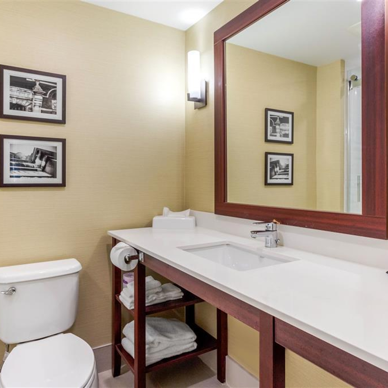 Hotel Comfort Suites Downtown 3 Hrs Star Hotel In Windsor Ontario
