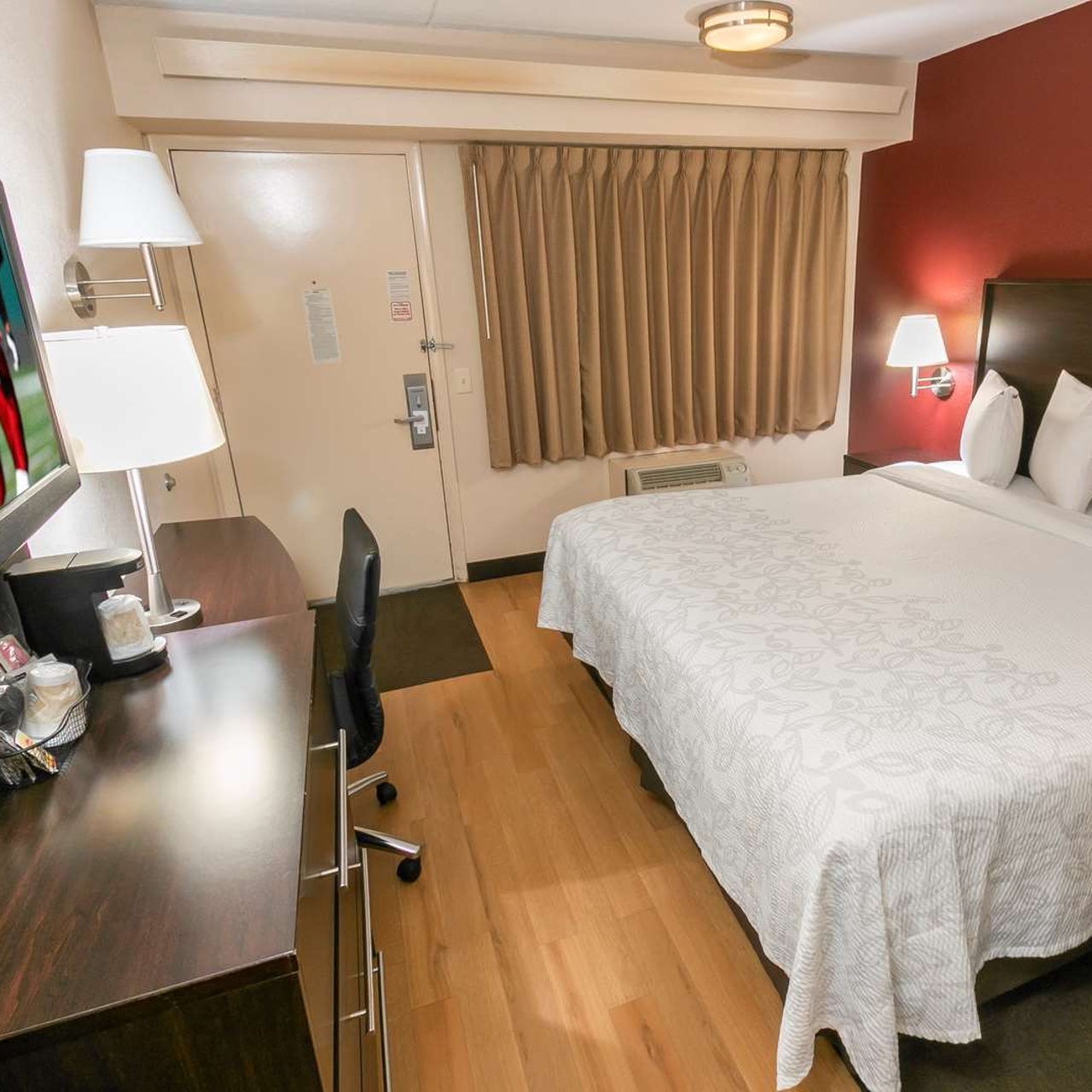 Hotel Red Roof Plus Secaucus Meadowlands Nyc In Secaucus New Jersey Hrs